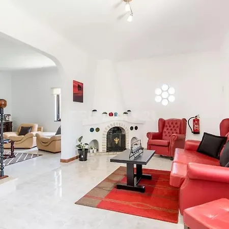 Lucia, Olhos D'agua, Albufeira