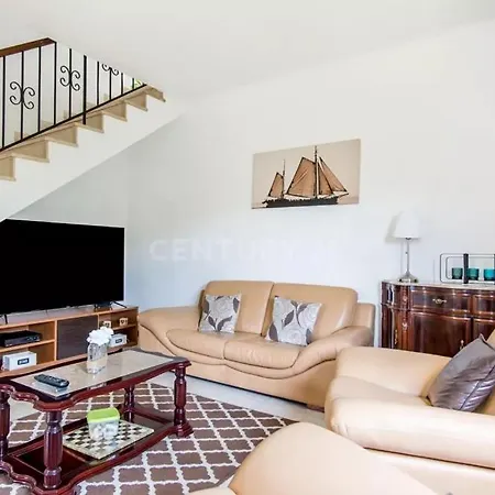 Lucia, Olhos D'agua, *