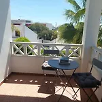 Lucia, Olhos D'agua, Willa Albufeira