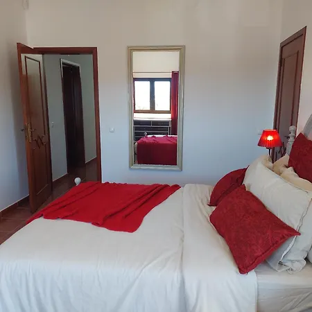 Lucia, Olhos D'agua, Villa *