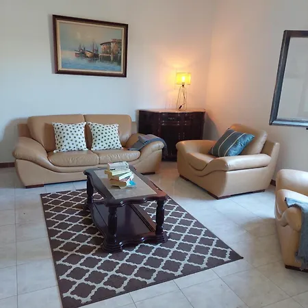 Lucia, Olhos D'agua, Villa