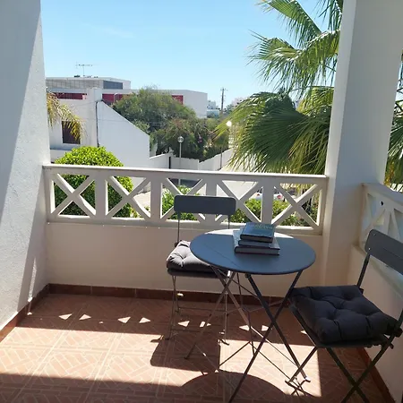 Lucia, Olhos D'agua, Villa Albufeira