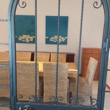 Lucia, Olhos D'agua, Villa