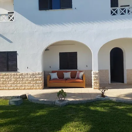 Lucia, Olhos D'agua, Villa *