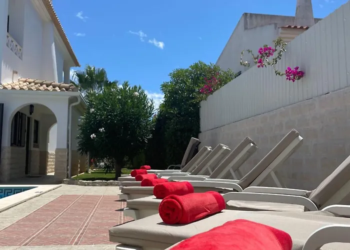 Lucia, Olhos D'agua, Villa *