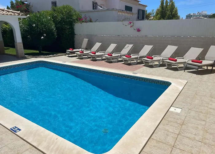 Lucia, Olhos D'agua, Villa *