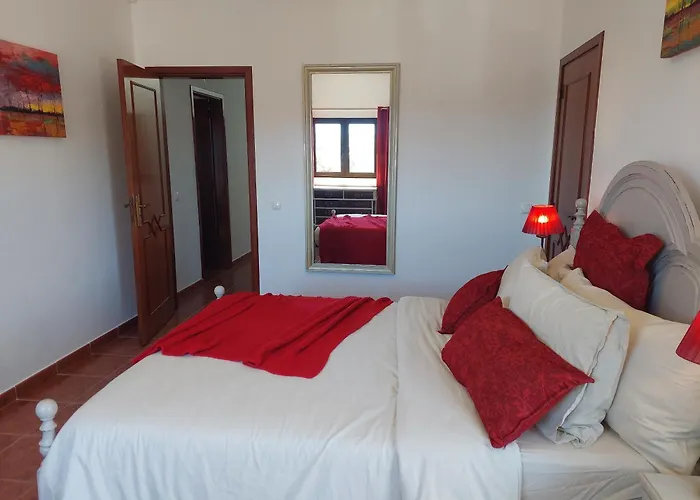 Lucia, Olhos D'agua, Villa *