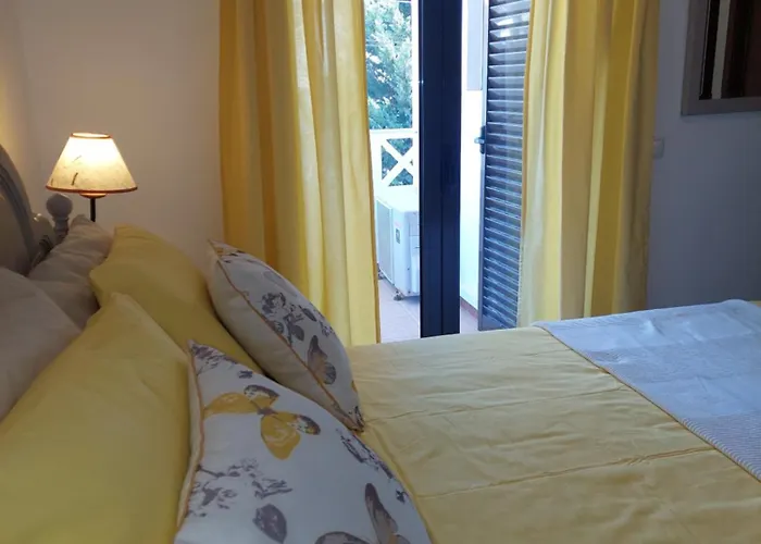 Lucia, Olhos D'agua, *