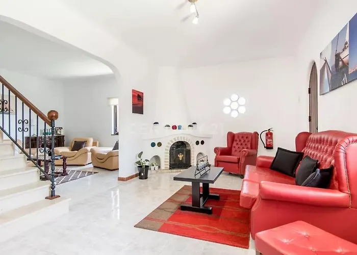 Lucia, Olhos D'agua, Albufeira