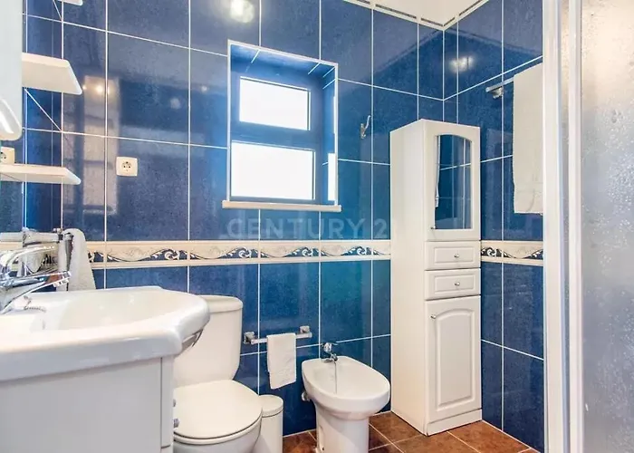 Lucia, Olhos D'agua, Villa *