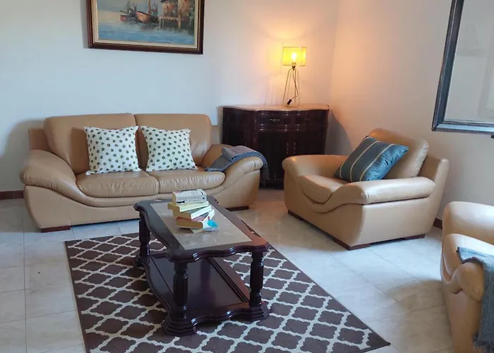 Lucia, Olhos D'agua, Villa