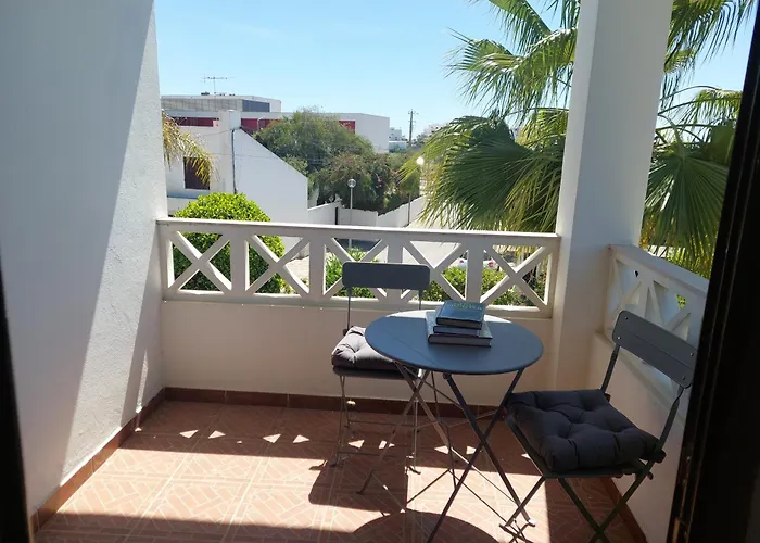 Lucia, Olhos D'agua, Villa Albufeira