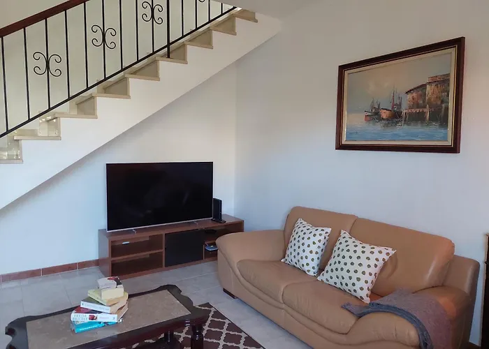 Lucia, Olhos D'agua, Villa