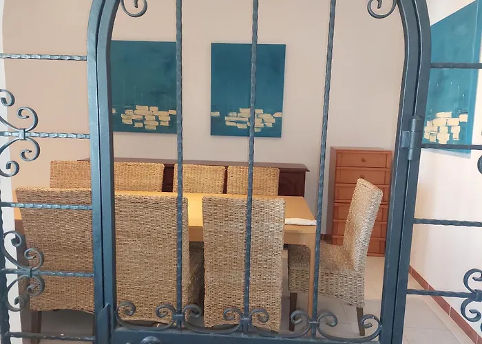 Lucia, Olhos D'agua, Villa