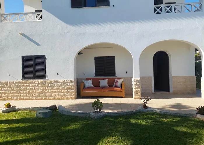 Lucia, Olhos D'agua, Villa *